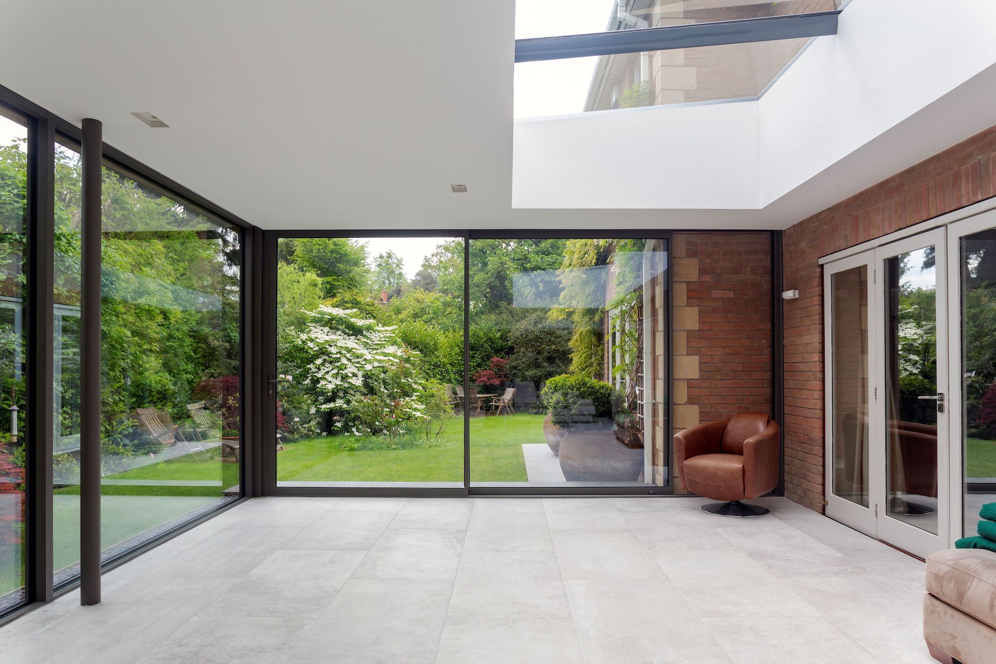 Aluminium Bifold Doors and Aluminium Sliding Patio Doors. What’s winning in the summer rush for outdoor living?